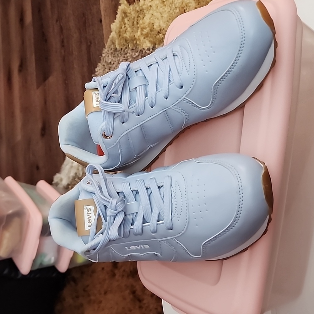 Women's shoes